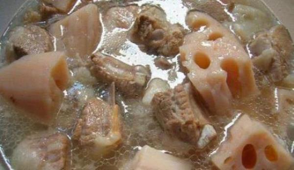 What is the recipe for pork ribs, lotus root and kelp soup?