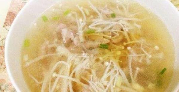 How to make enoki mushroom and pickled cabbage soup