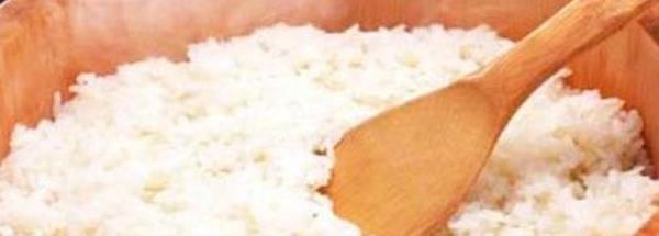 What to do if steamed rice sticks to the pan? 3 common misunderstandings about steaming rice