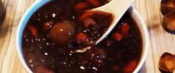What are the recipes and nutritional value of longan, red dates and black rice porridge?