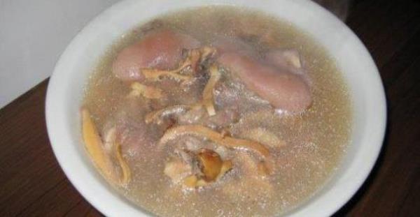 A simple recipe for making dried squid soup