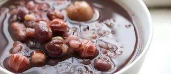 How to make red bean barley and poria porridge