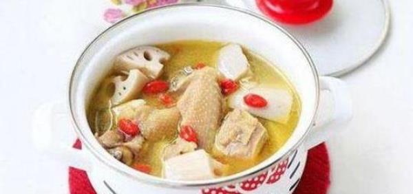 What are the recipes for confinement chicken soup?