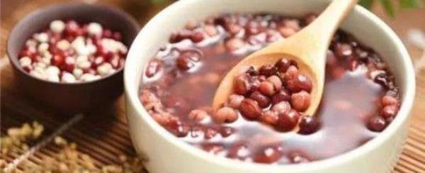 What should you pay attention to when adding brown sugar to red bean and barley porridge?