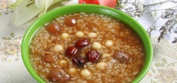 What are the functions of millet and lotus seed porridge?