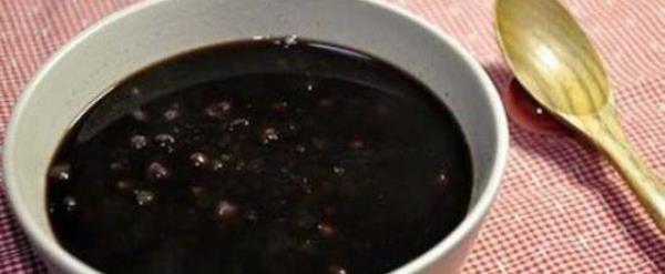 What are the benefits of black rice and red bean porridge?