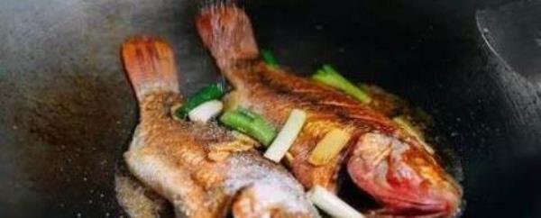 How to fry fish without sticking to the pan How to fry fish without sticking to the pan without peeling off the skin