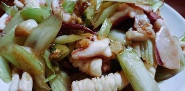 How to make celery squid delicious? Learn quickly!