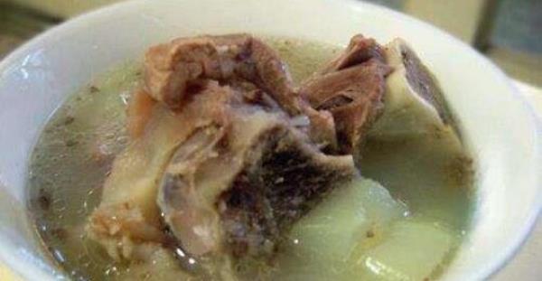 What should you pay attention to when making bone soup?
