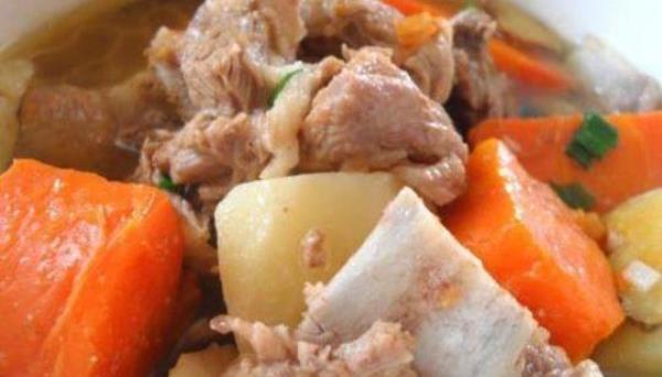 How to make carrot, potato and pork ribs soup