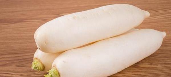 The efficacy and role of white radish. How to treat cough with white radish.