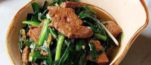 Chives and pork liver can improve eyesight and nourish the liver. This makes it more delicious.