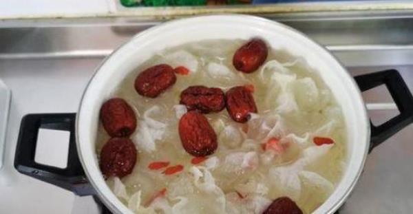 How to make red dates and white fungus porridge