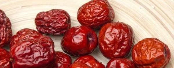 Eating red dates regularly has many benefits for women